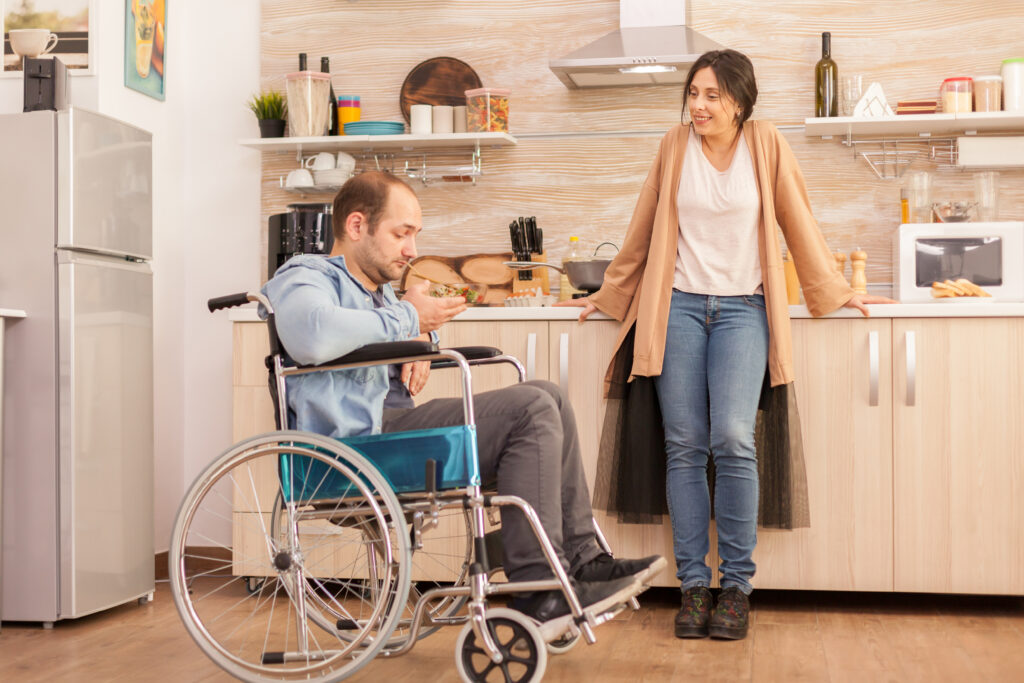 personne en fauteuil roulant